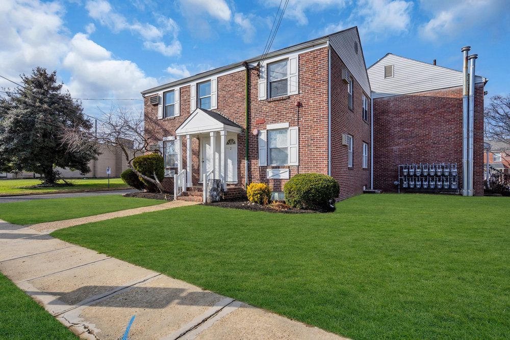 Maple Court Apartments — photo 2