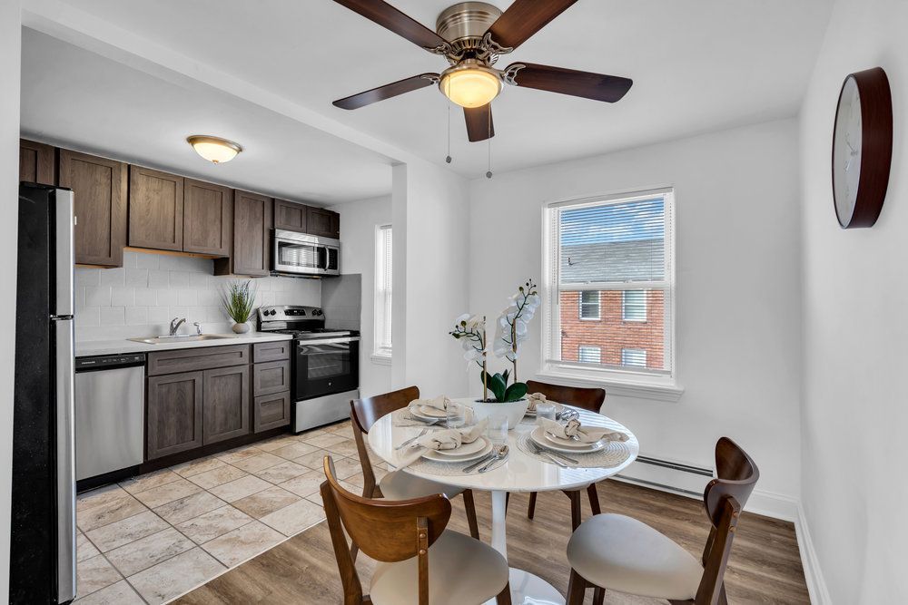 Interior view of a Maple Court apartment, photo 3