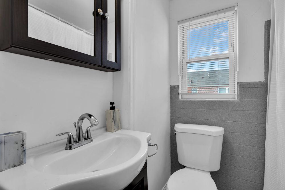 Interior view of a Maple Court apartment, photo 6